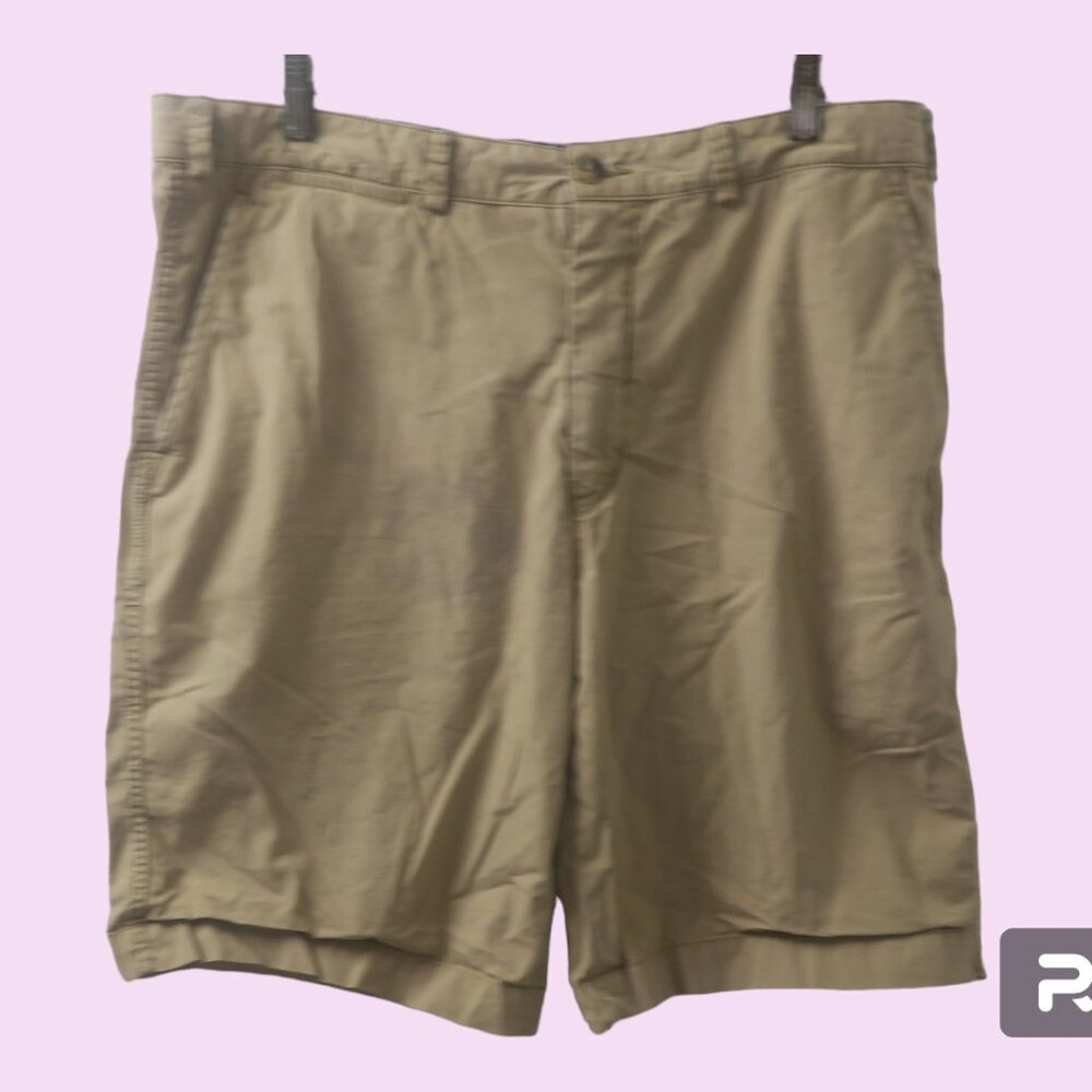 POLO Ralph Lauren Men's relaxed fit chino shorts in khaki size 35.